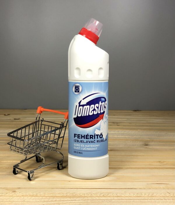 Гелевий відбілювач для одягу Domestos - 750 мл.