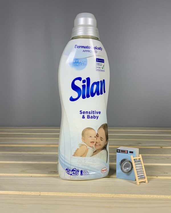 Кондиціонер для білизни Silan Sensitive - 0.9л.
