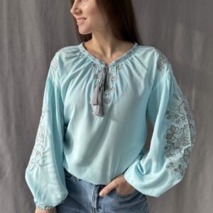 "Квітучий сад" жіноча вишиванка в блакитному кольорі