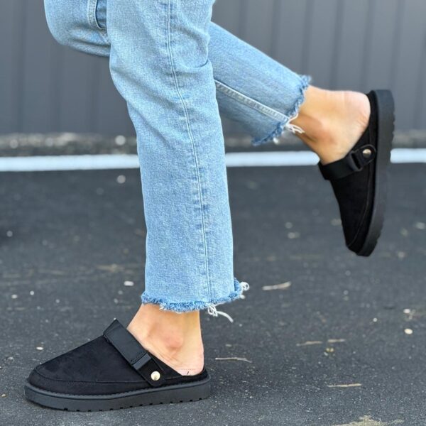 жіночі кросівки