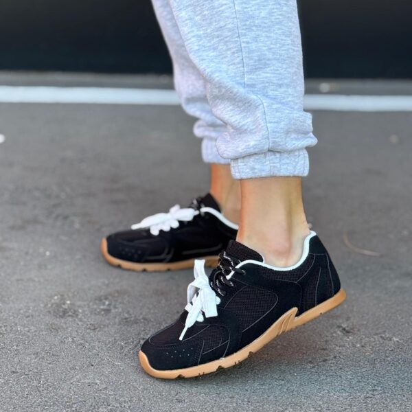 ЖІНОЧІ КРОСІВКИ