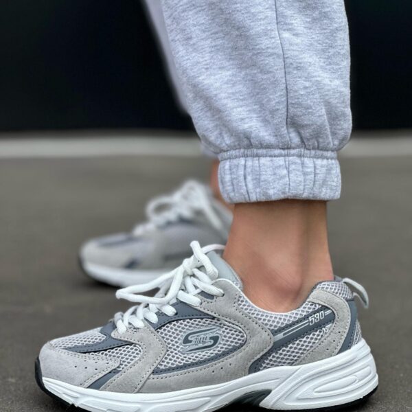 жіночі кросівки