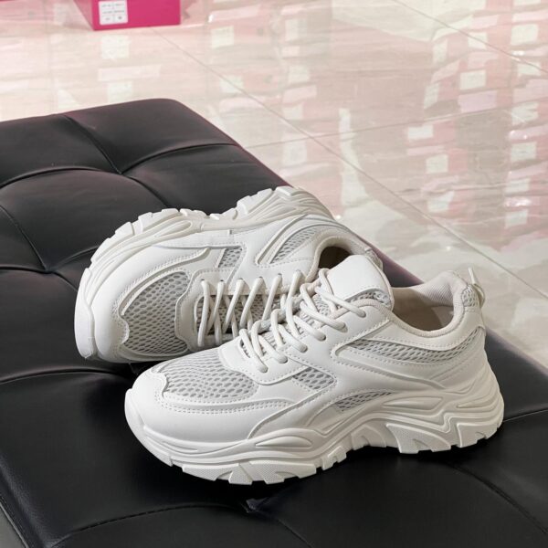 жіночі кросівки