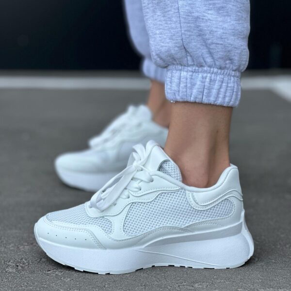 жіночі кросівки