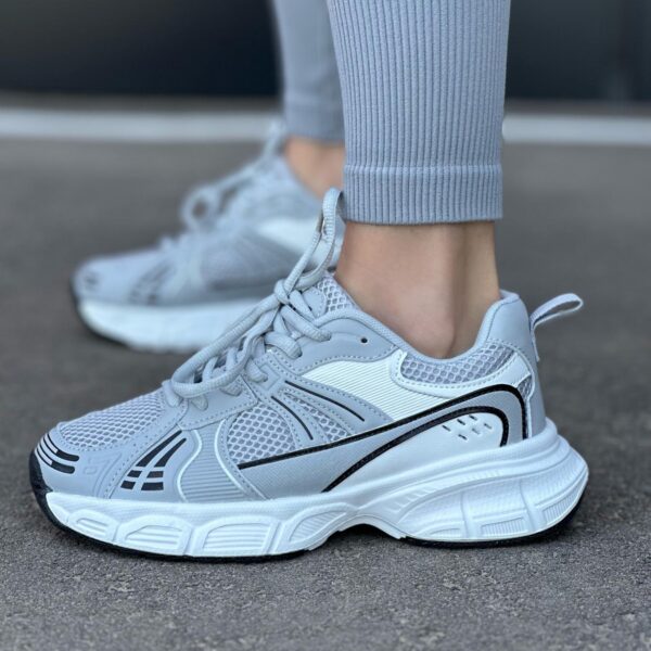 жіночі кросівки