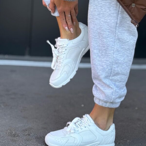 ЖІНОЧІ КРОСІВКИ